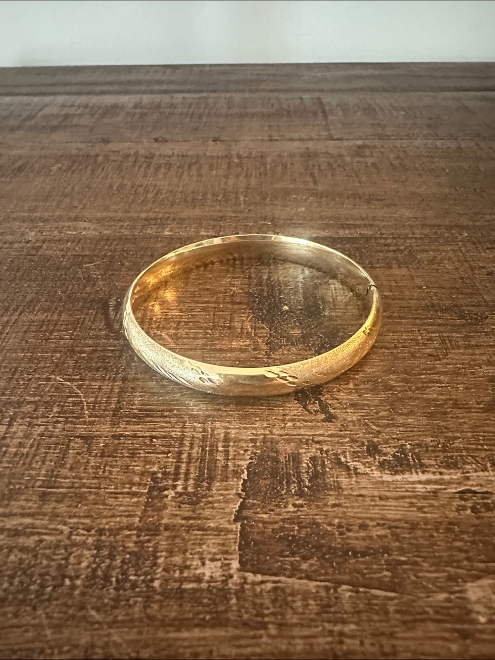 STUNNING 14k Yellow Gold Textured Bangle Bracelet 8.4 grams